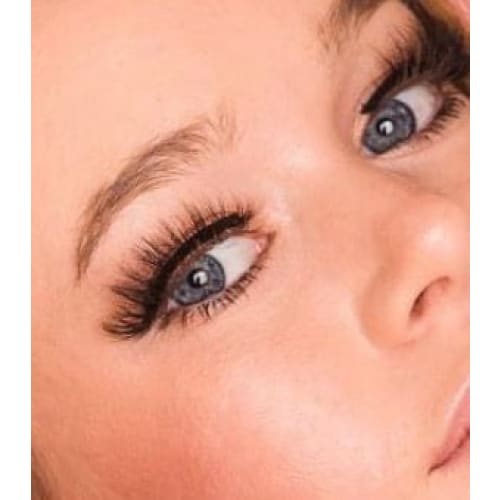 How to Apply Strip Lashes: A Beginner's Guide